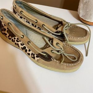 Women’s 8.5 Leopard Print Sperry Shoes Barley worn